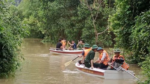 Công an tỉnh Lạng Sơn triển khai lực lượng, phương tiện vào các địa bàn ngập lụt, thiên tai để cứu giúp nhân dân.