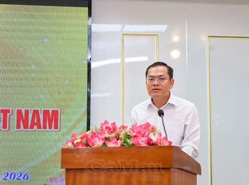 Đồng chí Ngô Vũ Thăng, Phó Chủ tịch UBND tỉnh Cà Mau, phát biểu tại buổi họp mặt.
