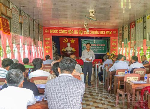 Trung tâm Công ích Xã Trần Văn Thời tổ chức tập huấn quy trình, kỹ thuật sản xuất lúa chất lượng cao, phát thải thấp trên đất nuôi tôm cho bà con nông dân.