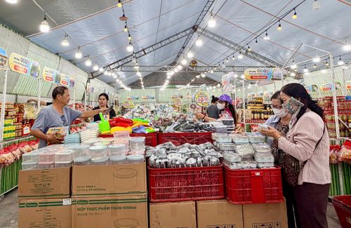 Các địa phương trong vùng ĐBSCL đẩy mạnh giao thương hàng hóa, góp phần đưa tăng trưởng 2 con số đạt mục tiêu đề ra