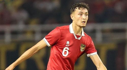 Ivar Jenner bị chỉ trích vì hành động khiêu khích với cầu thủ Singapore