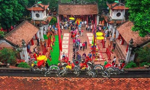 Lễ hội đền Và (Sơn Tây). Ảnh: Thu Trang