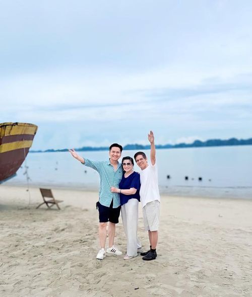 Bố của MC Hạnh Phúc là một cựu chiến binh, từng là người lính lái xe trên tuyến đường Trường Sơn lịch sử. Ông từng xuất hiện làm khách mời xúc động trên sóng truyền hình VTV, chia sẻ về ký ức hào hùng năm xưa và truyền cảm hứng sống tích cực cho người con trai mang cái tên đặc biệt - Hạnh Phúc.