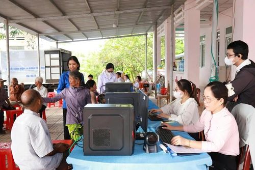 Thông tin khám của người dân phía Nam Khánh Hòa được cập nhật đầy đủ lên hồ sơ sức khỏe điện tử. Ảnh: DN.