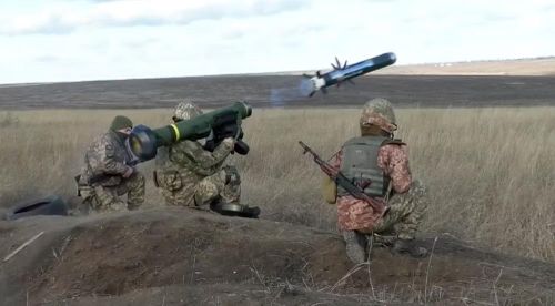 Việc ký kết hợp đồng này cũng làm thay đổi cơ cấu các nhà cung cấp tên lửa Javelin: phát triển tổng thể, sản xuất và hỗ trợ kỹ thuật cho vũ khí vẫn thuộc trách nhiệm của liên doanh Lockheed Martin - RTX, trong khi Kratos chỉ phát triển đầu dò thế hệ tiếp theo.