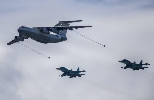 Nhưng thông số lý thuyết nói trên dường như cho phép Su-34 tích hợp tên lửa Kh-101. Về tải trọng, chiếc Fullback đủ sức mang cùng lúc 3 tên lửa Kh-101 thông thường với trọng lượng 2,4 tấn và dài 7,45 m.