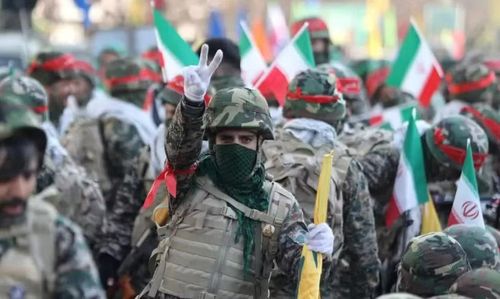 Quân đội chính quy Iran có khoảng 420.000 quân nhân tại ngũ, còn IRGC có khoảng 190.000 quân.