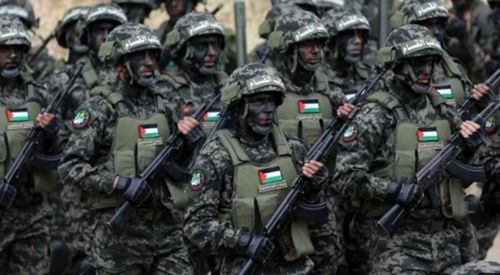 Trong đó, quân đội có nhiệm vụ bảo vệ biên giới và trật tự trong nước, còn IRGC tập trung vào bảo vệ cấu trúc chính trị và hoạt động ở nước ngoài.