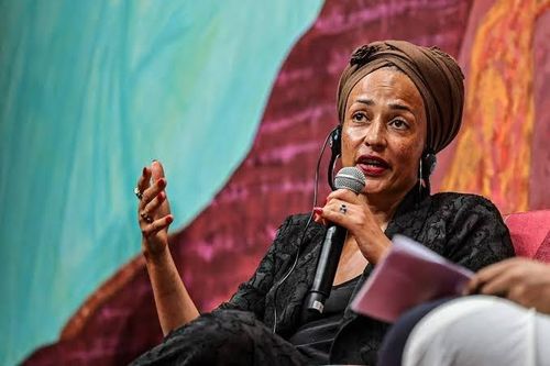  Zadie Smith tại Flip 24. Ảnh: folha.uol 