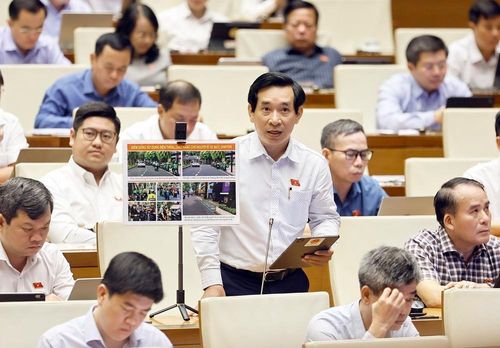 Đại biểu Quốc hội tỉnh Gia Lai Nguyễn Văn Cảnh phát biểu. Ảnh: Doãn Tấn - TTXVN