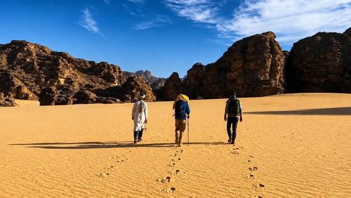 Du khách nước ngoái khám phá Tassili n’Ajjer