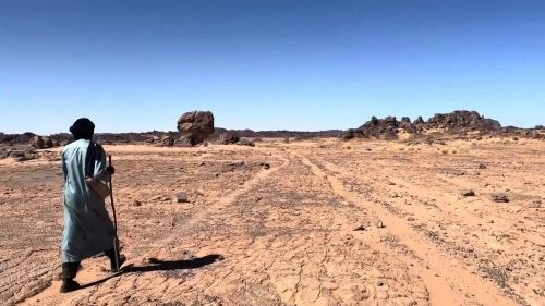 Rải bước trên cao nguyên đá ở Tassili n’Ajjer