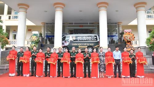Cắt băng khai trương các mô hình phục vụ mới của Bệnh viện Quân y 120.