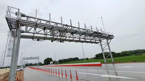Giá long môn có gắn hệ thống camera AI giám sát. (Ảnh: Cục Đường bộ Việt Nam)