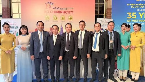 Hội thảo giới thiệu điểm đến du lịch Thành phố Hồ Chí Minh tại Australia có sự tham dự và chứng kiến của đồng chí Đặng Minh Thông, Phó Bí thư Thành ủy Thành phố Hồ Chí Minh (thứ tư từ trái qua). (Ảnh: Sở Du lịch)