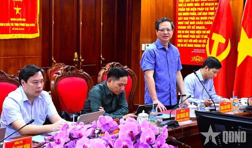 Các đại biểu phát biểu tại hội nghị. 