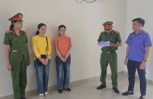 Cơ quan điều tra thi hành lệnh bắt tạm giam đối với Ngô Thùy Linh và Phùng Thị Minh Sen.