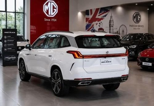 Ngoại hình là một trong những điểm tạo sự khác biệt cho RX9 khi mẫu SUV này mang phong cách khá đồ sộ.