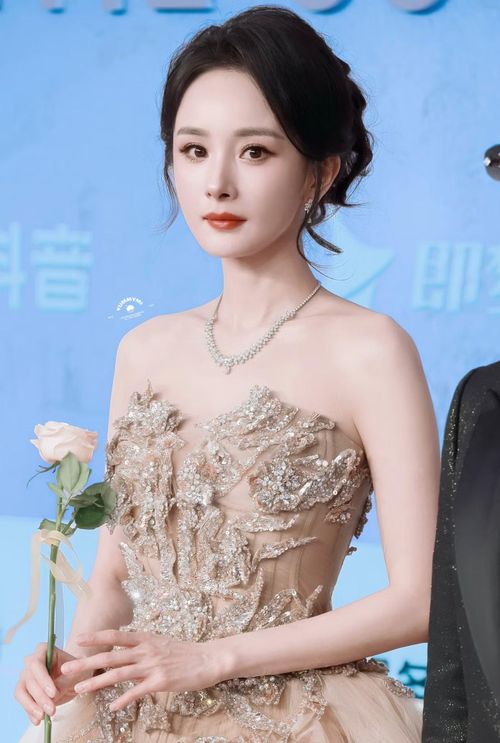 Dương Mịch thất bại liên tiếp trong hai sự kiện giải thưởng lớn là Bạch Ngọc Lan và Bách Hoa.