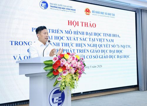 Thứ trưởng Bộ GD-ĐT Lê Quân chia sẻ tại hội thảo. Ảnh: Văn Mạnh