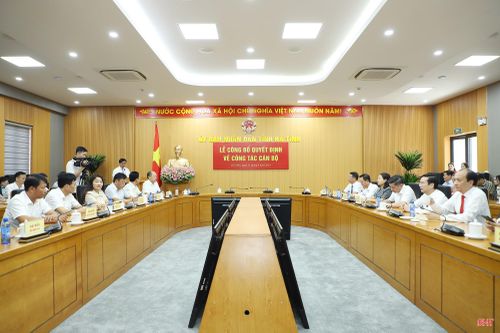 Toàn cảnh lễ công bố các quyết định về công tác cán bộ