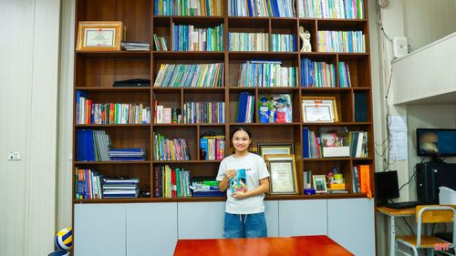Đây là tủ sách của tôi, cũng là một trong những không gian tôi yêu thích nhất. Tôi có sách về danh nhân, văn hóa, kỹ năng...
