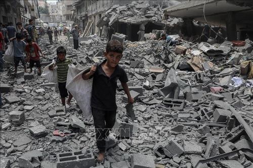Cảnh đổ nát sau cuộc không kích của Israel tại Gaza. Ảnh: THX/TTXVN