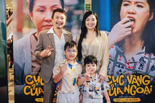 Sau hơn hai thập kỷ gắn bó, Lê Khánh có tổ ấm viên mãn bên Tuấn Khải và hai con. Ảnh: FBNV.