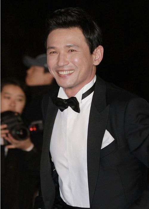 Năm diễn viên Hwang Jung Min luôn xuất hiện bảnh bao trước truyền thông trong nhiều sự kiện trước đó.