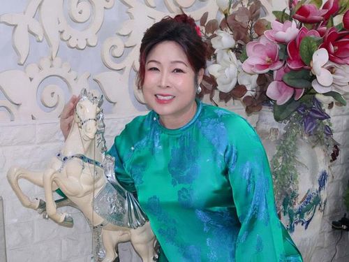 Ở tuổi 60, NSND Hồng Vân mong có thêm thời gian trở về với công việc diễn xuất và những nhân vật bản thân thực sự yêu thích. Ảnh: FBNV.