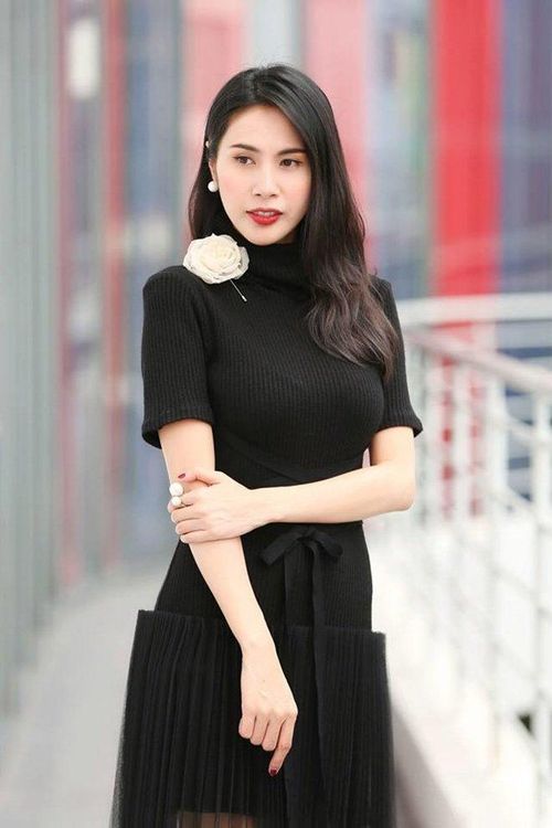 Trước đó, Thủy Tiên từng có tuyên bố muốn "buông bỏ" khiến dân tình "dậy sóng".