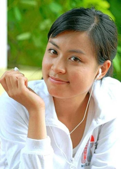 Hình ảnh thuở học sinh của Hoàng Thùy Linh.