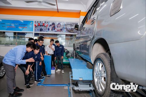 Trường Đại học Công nghệ TP.HCM (HUTECH) công bố điểm chuẩn năm 2026 theo 4 phương thức.