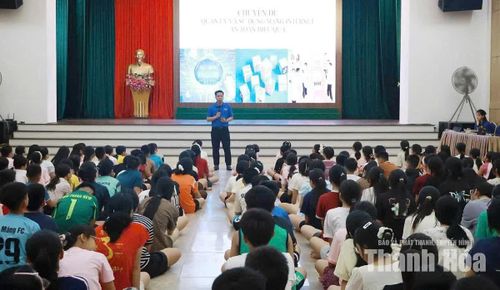 Buổi tập huấn về kỹ năng sử dụng mạng xã hội an toàn hiệu quả.