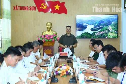 Phó Bí thư Thường trực Tỉnh ủy Nguyễn Hồng Phong chủ trì buổi làm việc với cán bộ chủ chốt xã Trung Sơn.