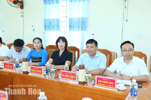 Các đại biểu dự buổi làm việc.