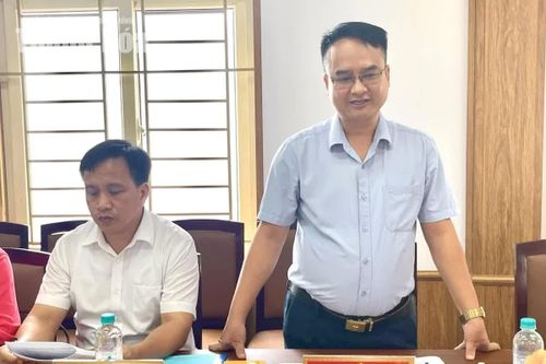 Chủ tịch Ủy ban MTTQ xã Ngọc Trạo phát biểu tại buổi làm việc.