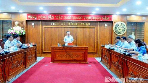 Đồng chí Phan Văn Thắng, Phó Bí thư Thường trực Tỉnh ủy, Chủ tịch Ủy ban Mặt trận Tổ quốc Việt Nam tỉnh, chủ trì buổi làm việc.