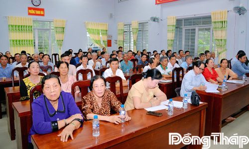 Quang cảnh tiếp xúc cử tri phường Thanh Hòa.