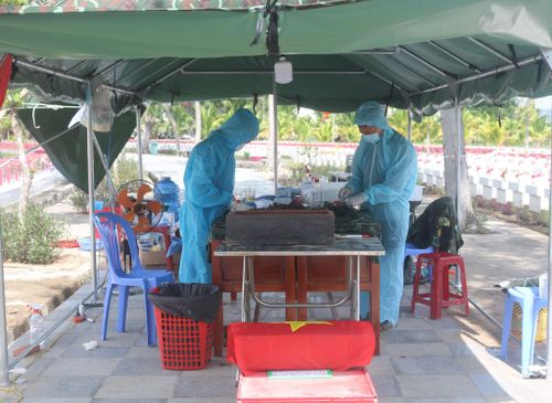 Lực lượng lấy mẫu, số hóa hài cốt liệt sĩ tại Nghĩa trang Liệt sĩ Bình Thuận