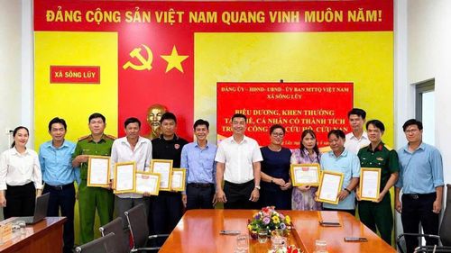Đảng ủy - HĐND - UBND - Ủy ban MTTQ Việt Nam xã Sông Lũy biểu dương, khen thưởng các tập thể, cá nhân có thành tích xuất sắc trong công tác cứu hộ, cứu nạn trên địa bàn, góp phần vào sự bình yên cuộc sống Nhân dân