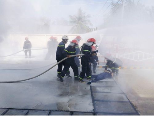 Lực lượng Cảnh sát PCCC&CNCH Công an tỉnh diễn tập phương án chữa cháy, cứu nạn