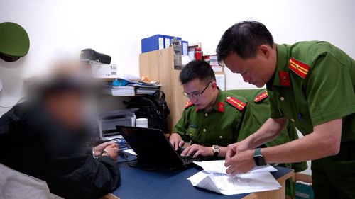 Lực lượng chức năng đấu tranh với đối tượng