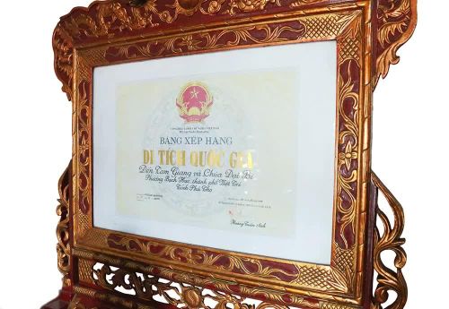 Bằng xếp hạng Di tích kiến trúc nghệ thuật cấp Quốc gia là minh chứng cho giá trị lịch sử, văn hóa của cụm di tích Đền Tam Giang - Chùa Đại Bi.
