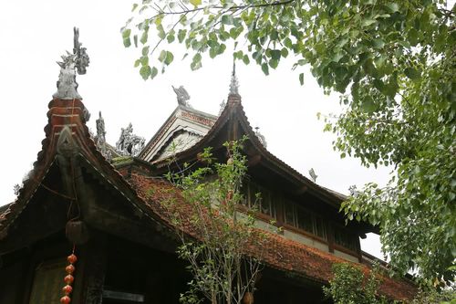 Mái Chùa Đại Bi mang đậm dấu ấn kiến trúc cổ, góp phần tạo nên vẻ đẹp cổ kính của di tích.