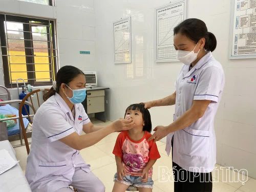 Trạm Y tế xã Hoàng An chủ động tiêm chủng đầy đủ cho trẻ phòng, chống bệnh thường gặp.