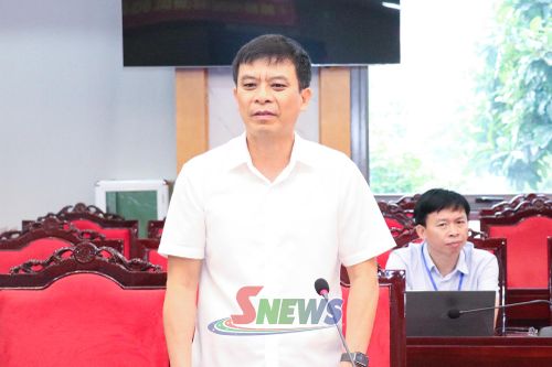 Lãnh đạo Sở Xây dựng phát biểu, đề xuất giải pháp tháo gỡ vướng mắc của dự án.
