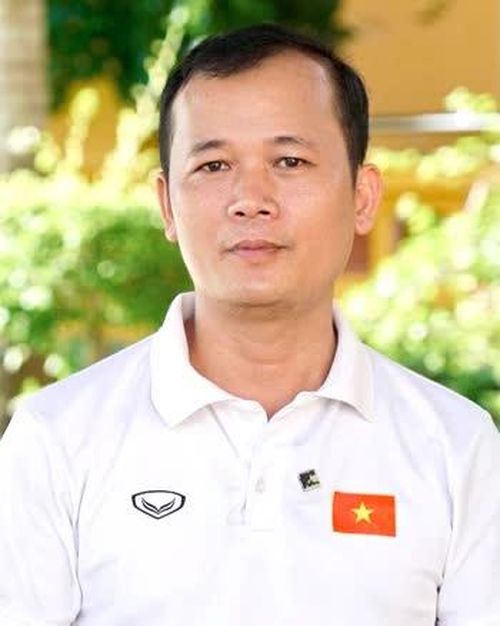 Thầy giáo La Văn Đông Phó Hiệu trưởng Trường Tiểu học Yên Hương, xã Yên Phú