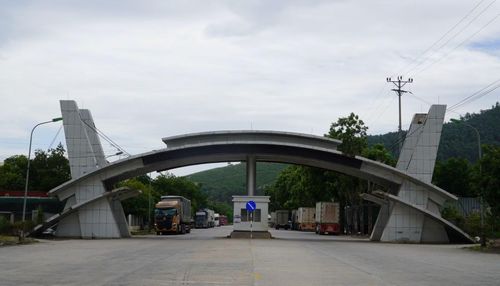 Biểu tượng một thời ở cửa ngõ đến Khu kinh tế Cầu Treo.