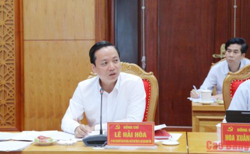 Phó Bí thư Tỉnh ủy, Chủ tịch UBND tỉnh Lê Hải Hòa cho ý kiến một số nội dung quan trọng tại hội nghị.